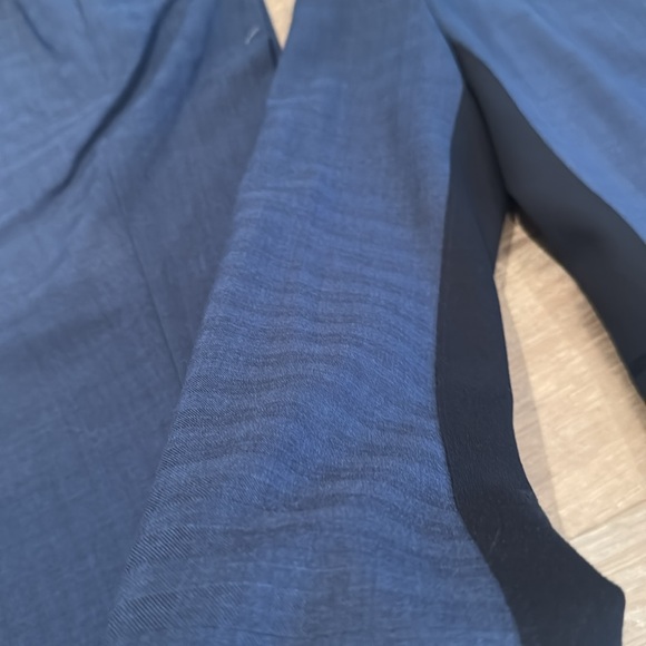 Navy pant suit, Tahari, size 8, brand new - Picture 2 of 3